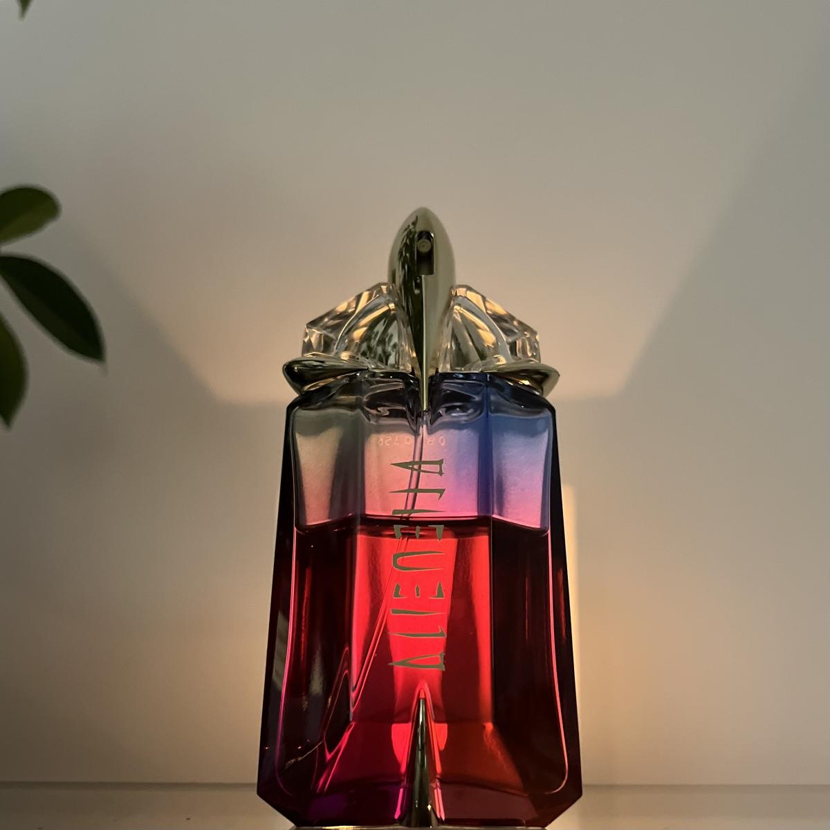 عطر ادکلن اِیلیِن وی آر آل اِیلیِن کالِکتِر اِدیشِن موگلر - Alien We Are All Alien Collector Edition Mugler - بررسی، قیمت و خرید