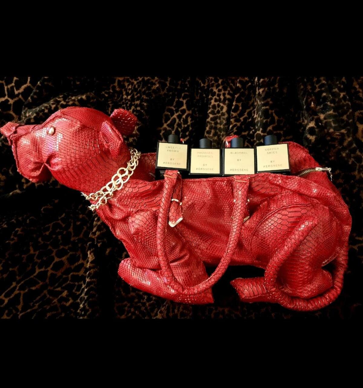 عطر ادکلن بلاک‌میل کروزین - Blackmail Kerosene - بررسی، قیمت و خرید