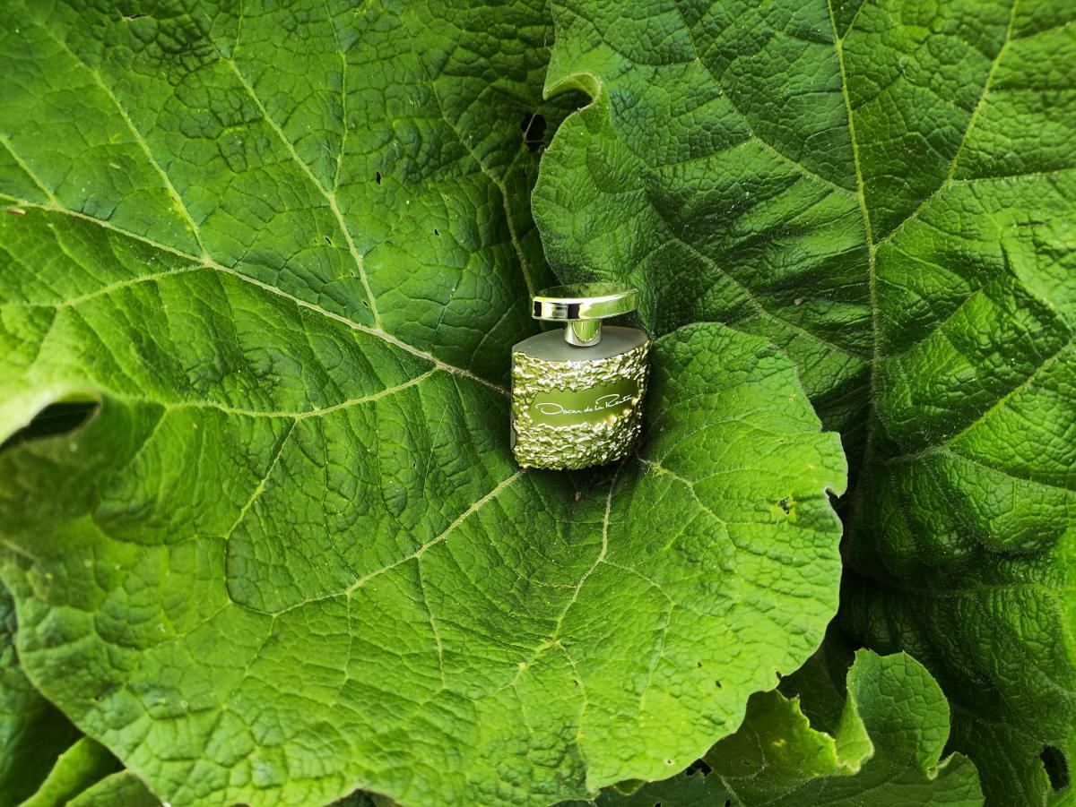 عطر ادکلن بلا اسنس اسکار د لا رنتا - Bella Essence Oscar de la Renta - بررسی، قیمت و خرید