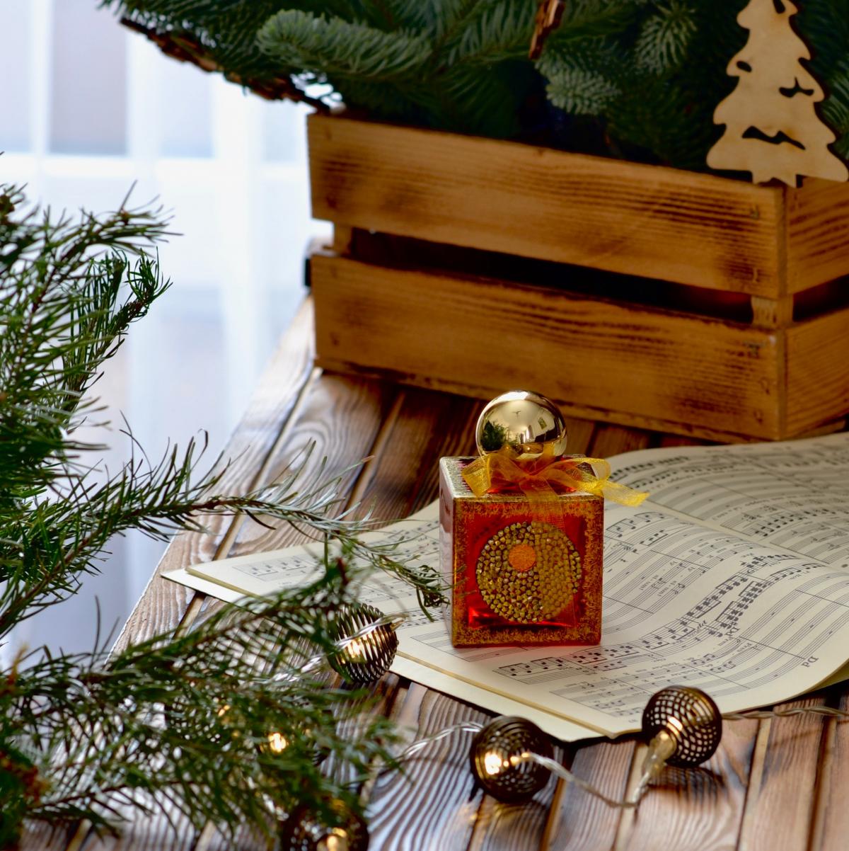 عطر ادکلن ایکس مس می میکالف - Xmas M. Micallef - بررسی، قیمت و خرید