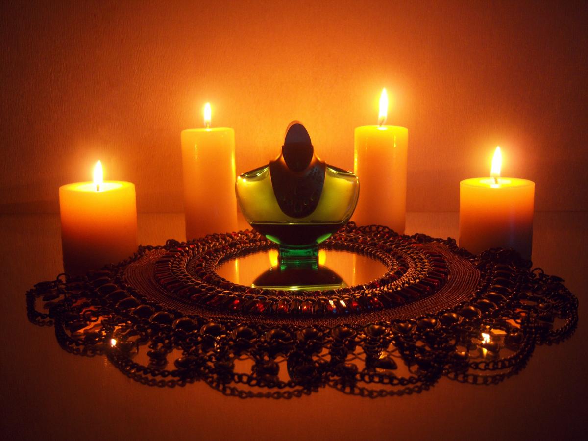 عطر ادکلن ولی‌دس‌روآ میرا تکلا - Vallee Des Rois Mira Takla - بررسی، قیمت و خرید