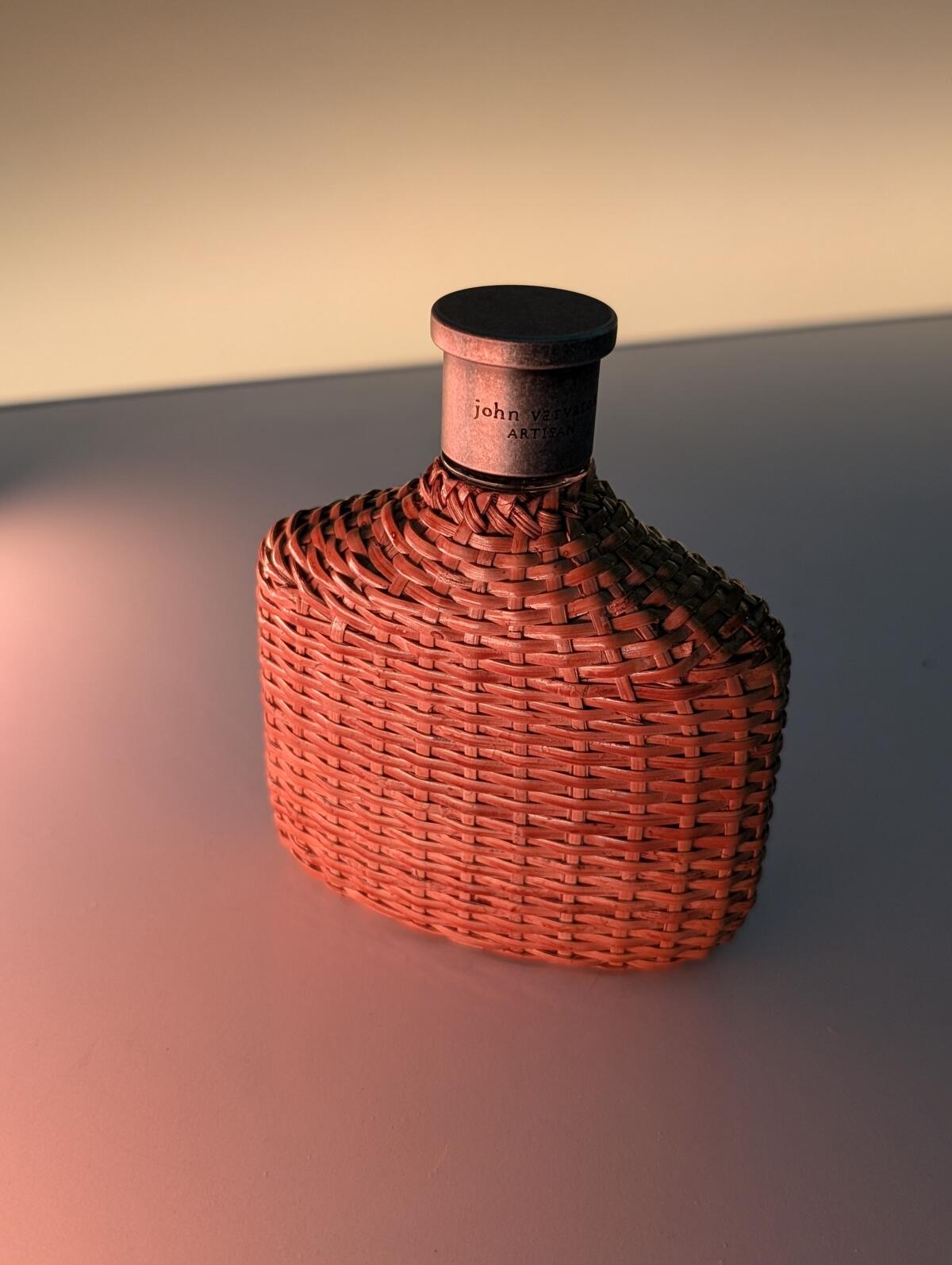 عطر ادکلن آرتیسن جان وارواتوس - Artisan John Varvatos - بررسی، قیمت و خرید