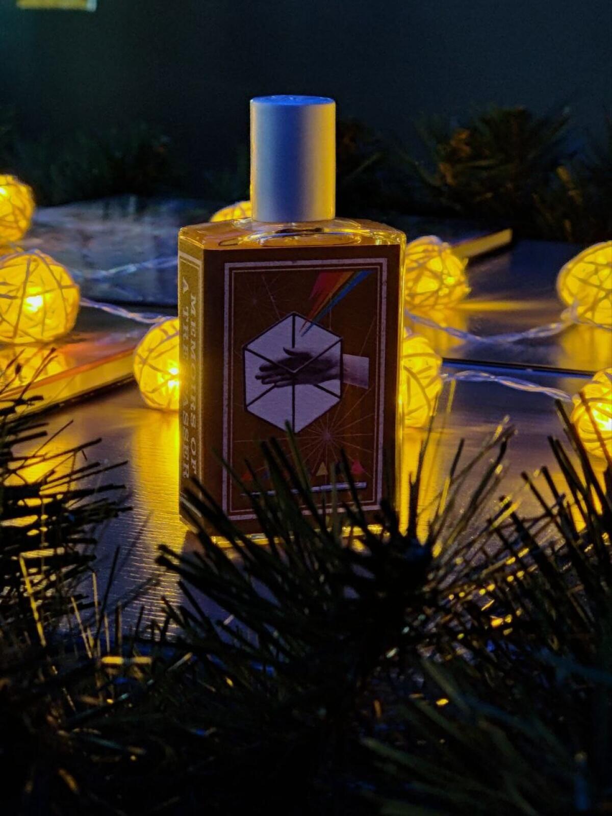 عطر ادکلن مموآرز آو ا تریسپسر ایمجینری آثرز - Memoirs Of A Trespasser Imaginary Authors - بررسی، قیمت و خرید