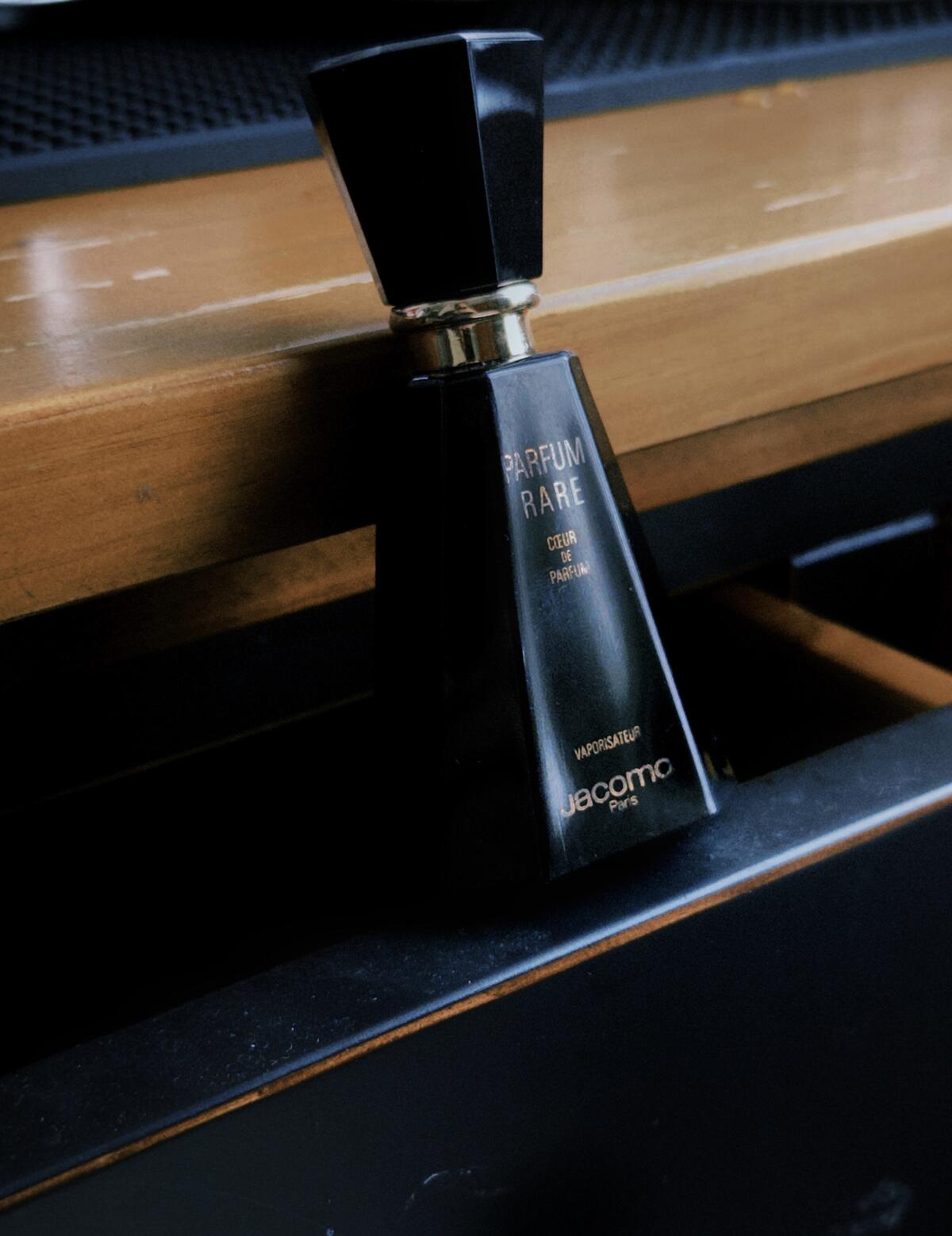 عطر ادکلن کور دو پرفیوم جاکومو - Coeur de Parfum / Parfum Rare Jacomo - بررسی، قیمت و خرید