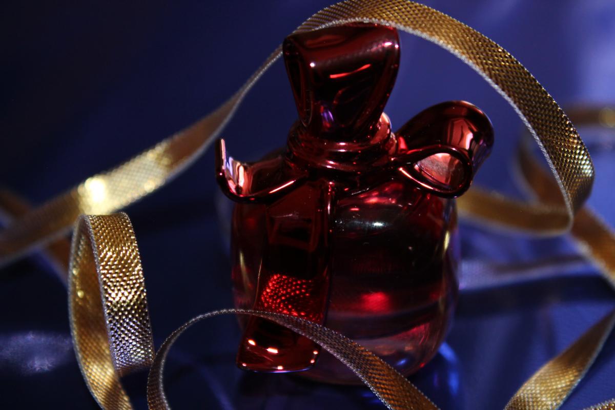 عطر ادکلن ریچی ریچی دنسیگ ریبون نینا ریچی - Ricci Ricci Dancing Ribbon Nina Ricci - بررسی، قیمت و خرید