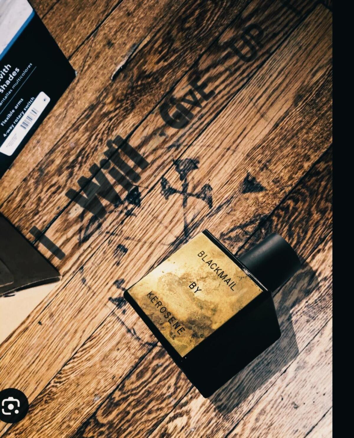 عطر ادکلن بلاک‌میل کروزین - Blackmail Kerosene - بررسی، قیمت و خرید