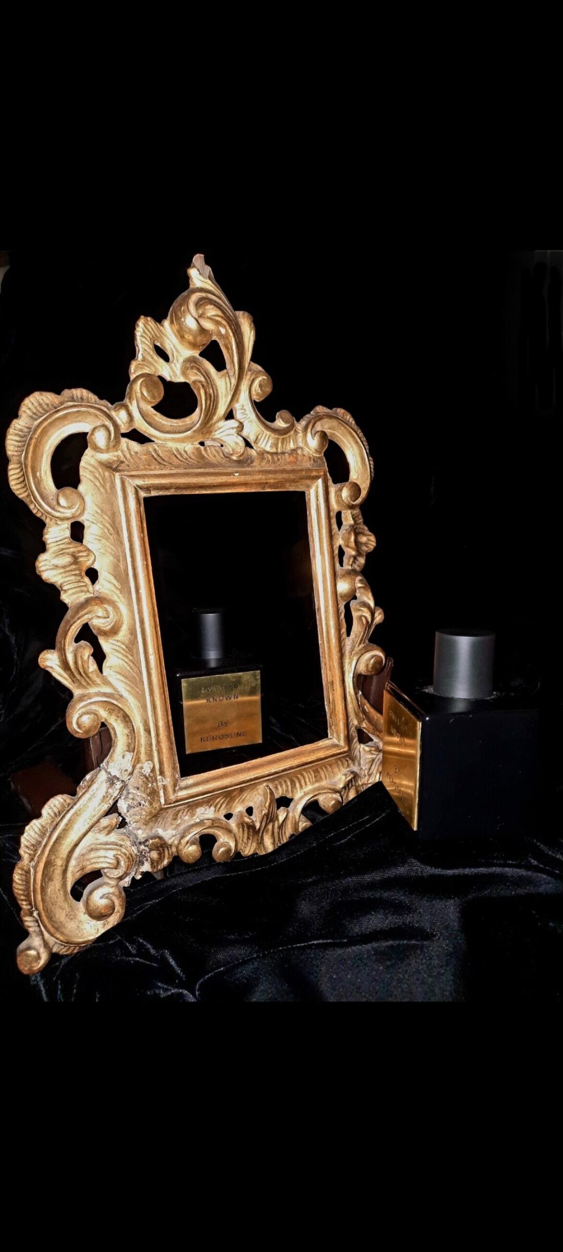 عطر ادکلن سوییتلی نون کروزین - Sweetly Known Kerosene - بررسی، قیمت و خرید