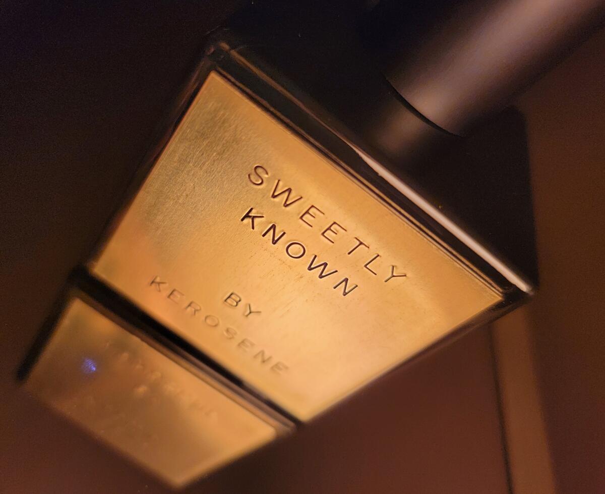 عطر ادکلن سوییتلی نون کروزین - Sweetly Known Kerosene - بررسی، قیمت و خرید