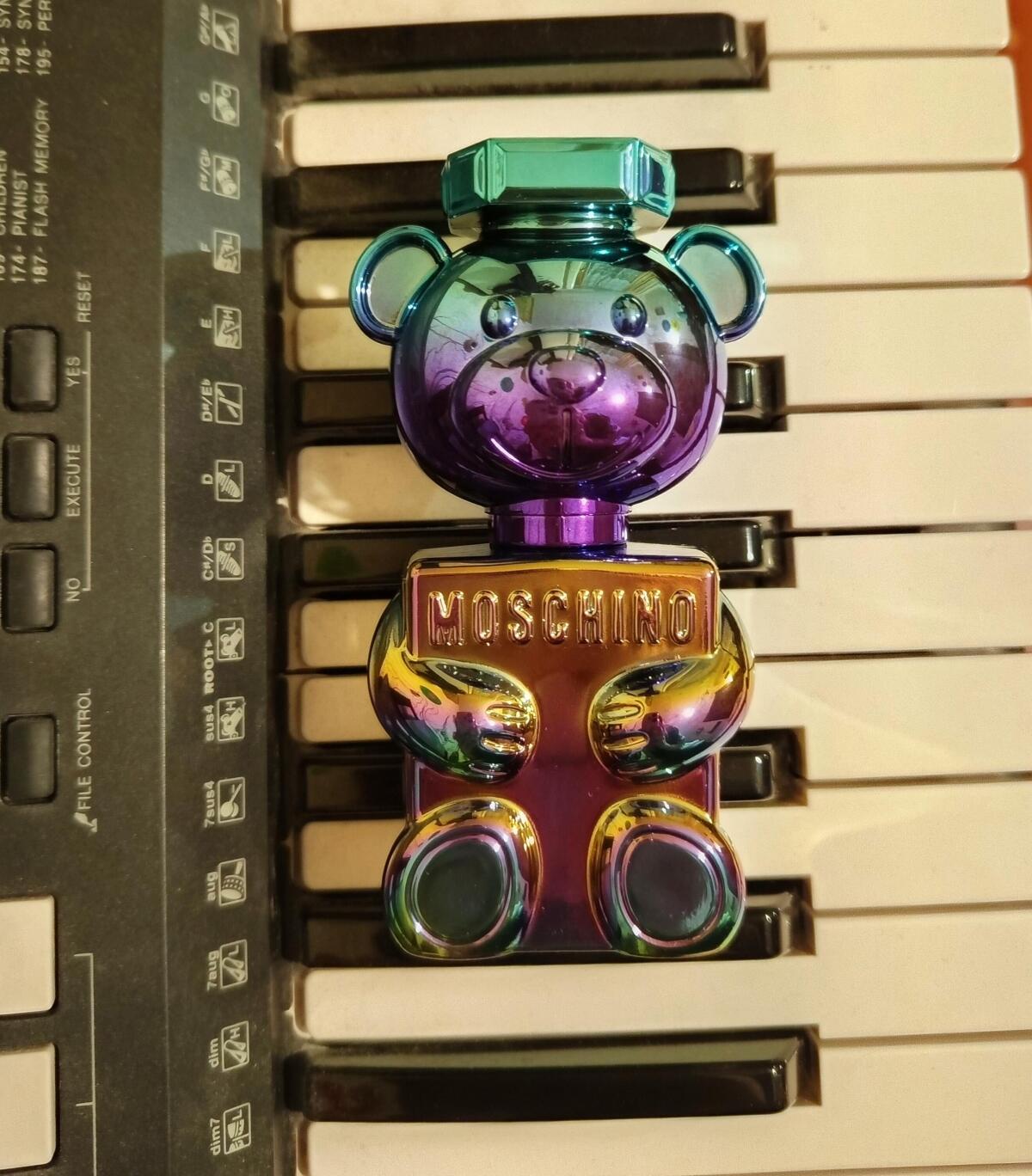 عطر ادکلن توی تو پرل موشینو - Toy 2 Pearl Moschino - بررسی، قیمت و خرید