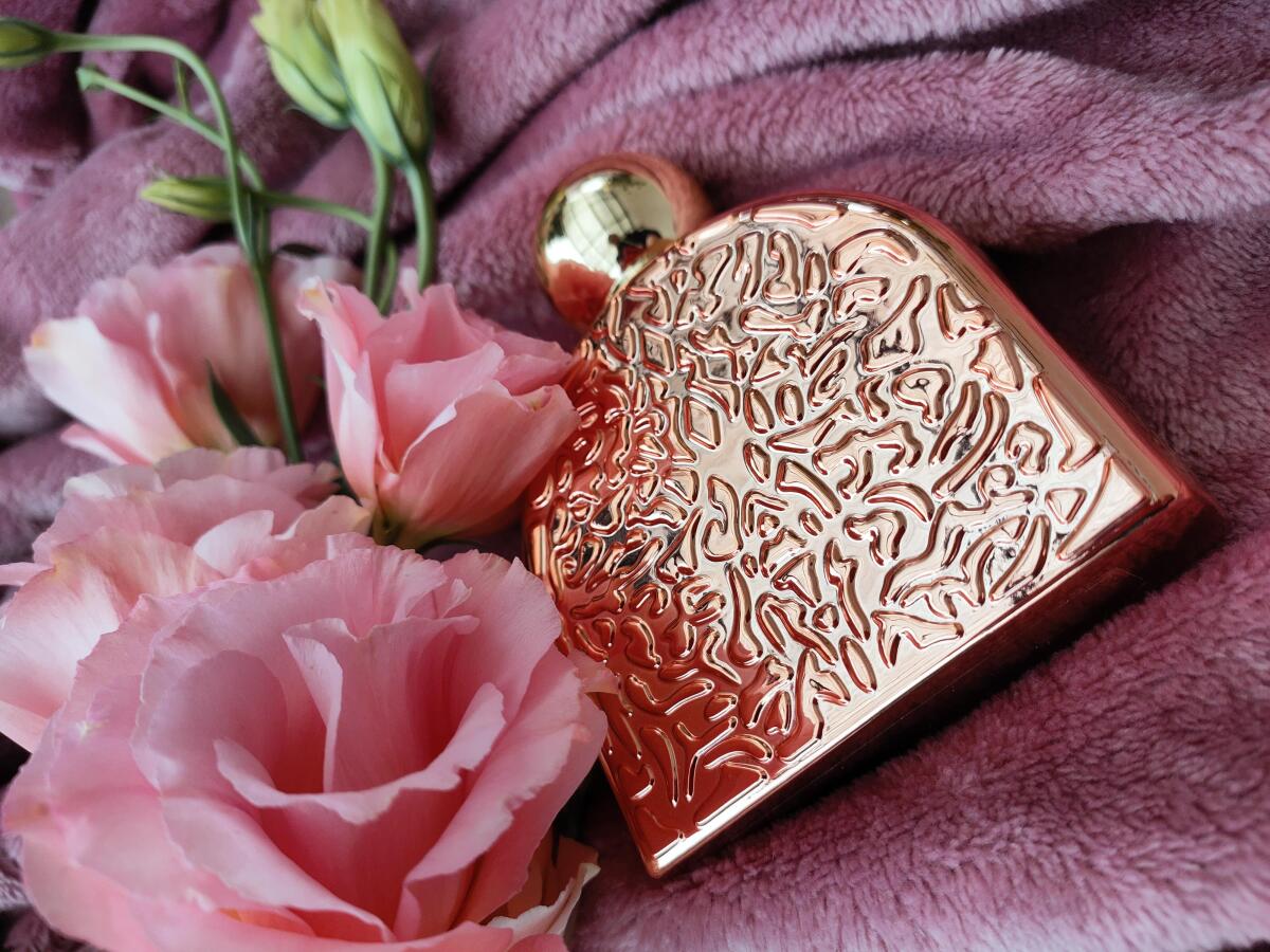 عطر ادکلن گلمور میکالف - Glamour M. Micallef - بررسی، قیمت و خرید