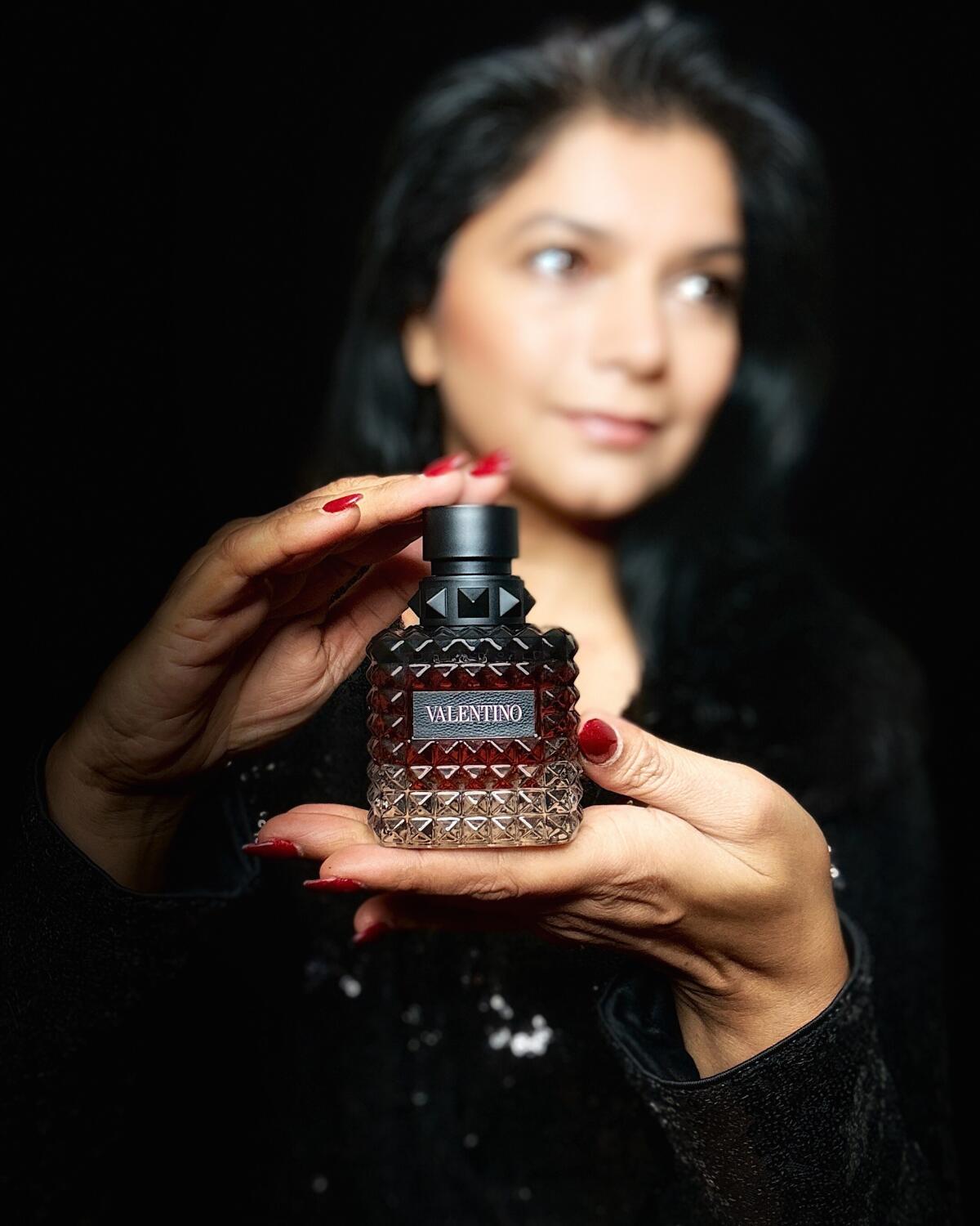 عطر ادکلن والنتینو دونا بورن این روما اینتنس والنتینو - Valentino Donna Born In Roma Intense Valentino - بررسی، قیمت و خرید