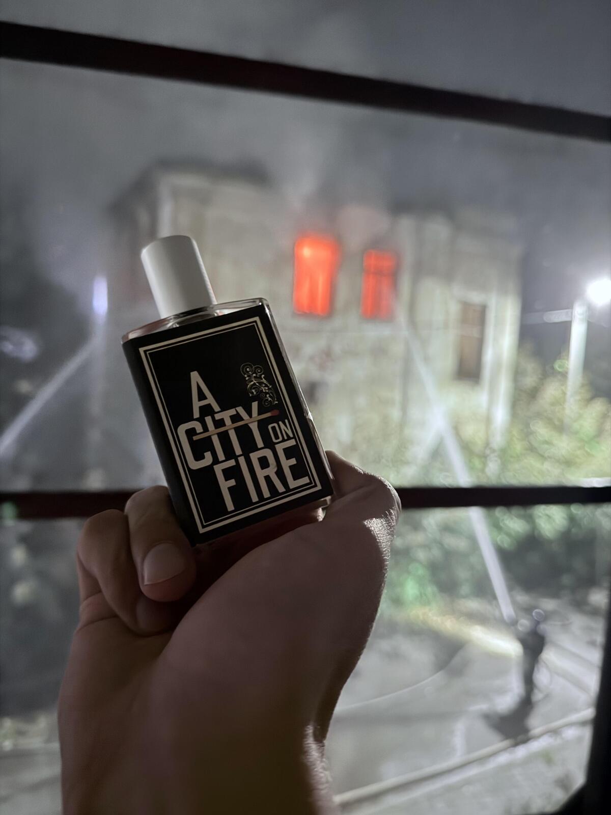 عطر ادکلن ا سیتی آن فایر ایمجینری آثاررز - A City On Fire Imaginary Authors - بررسی، قیمت و خرید