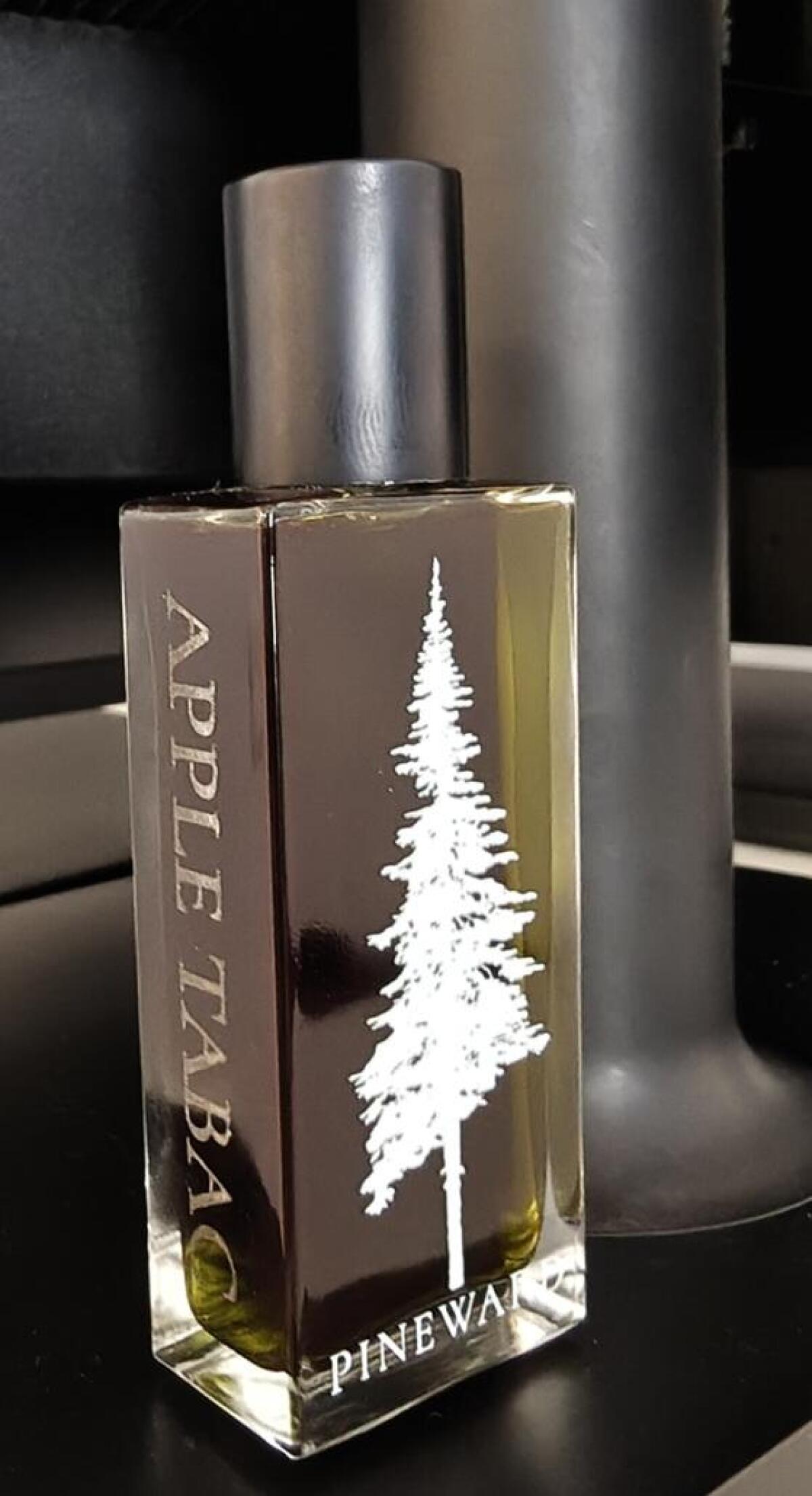 عطر ادکلن اپل تاباک پاین وارد پرفیومز - Apple Tabac Pineward Perfumes - بررسی، قیمت و خرید