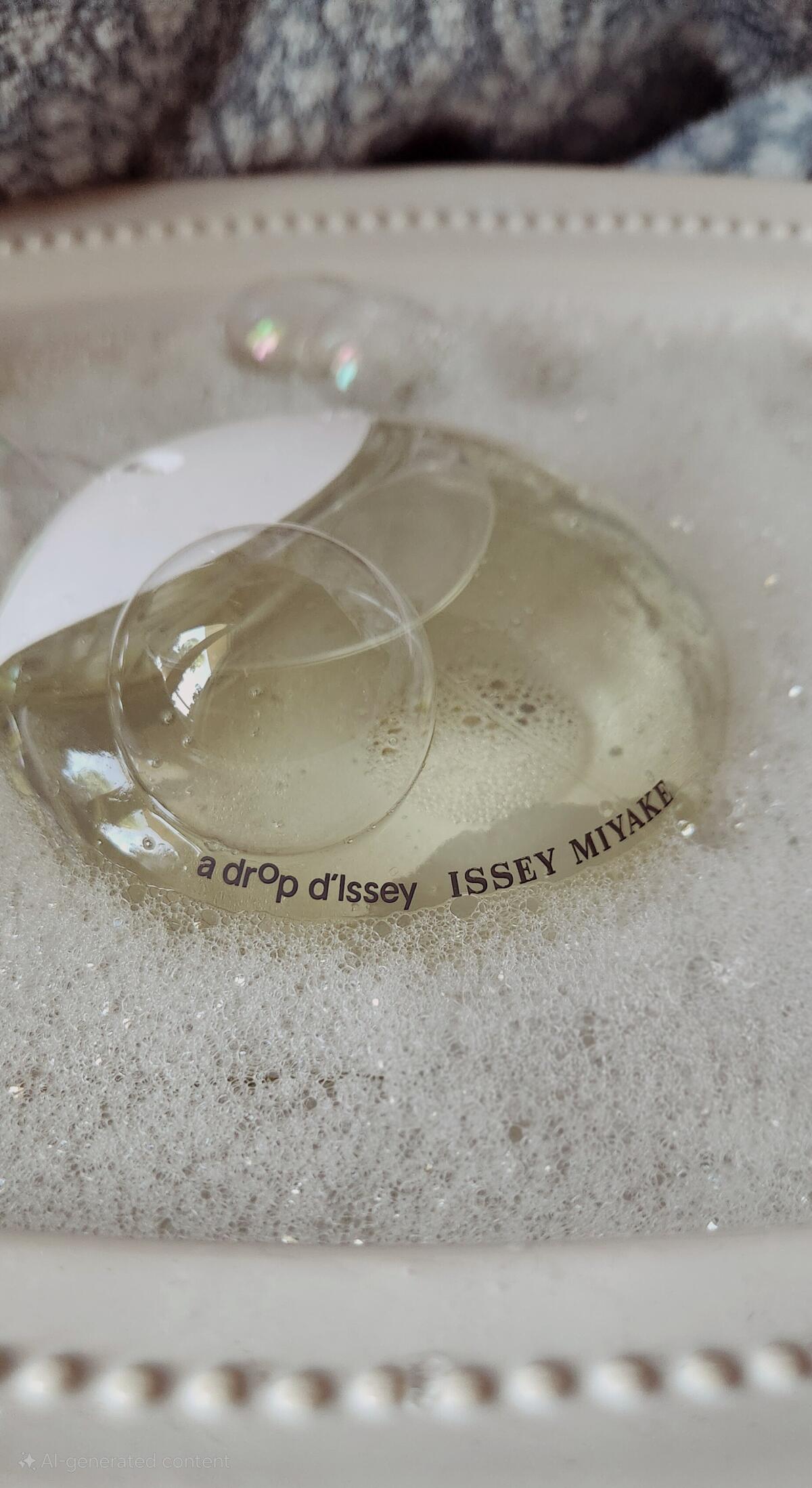 عطر ادکلن آ دراپ دیسه ایسه میاکه - A Drop d'Issey Issey Miyake - بررسی، قیمت و خرید