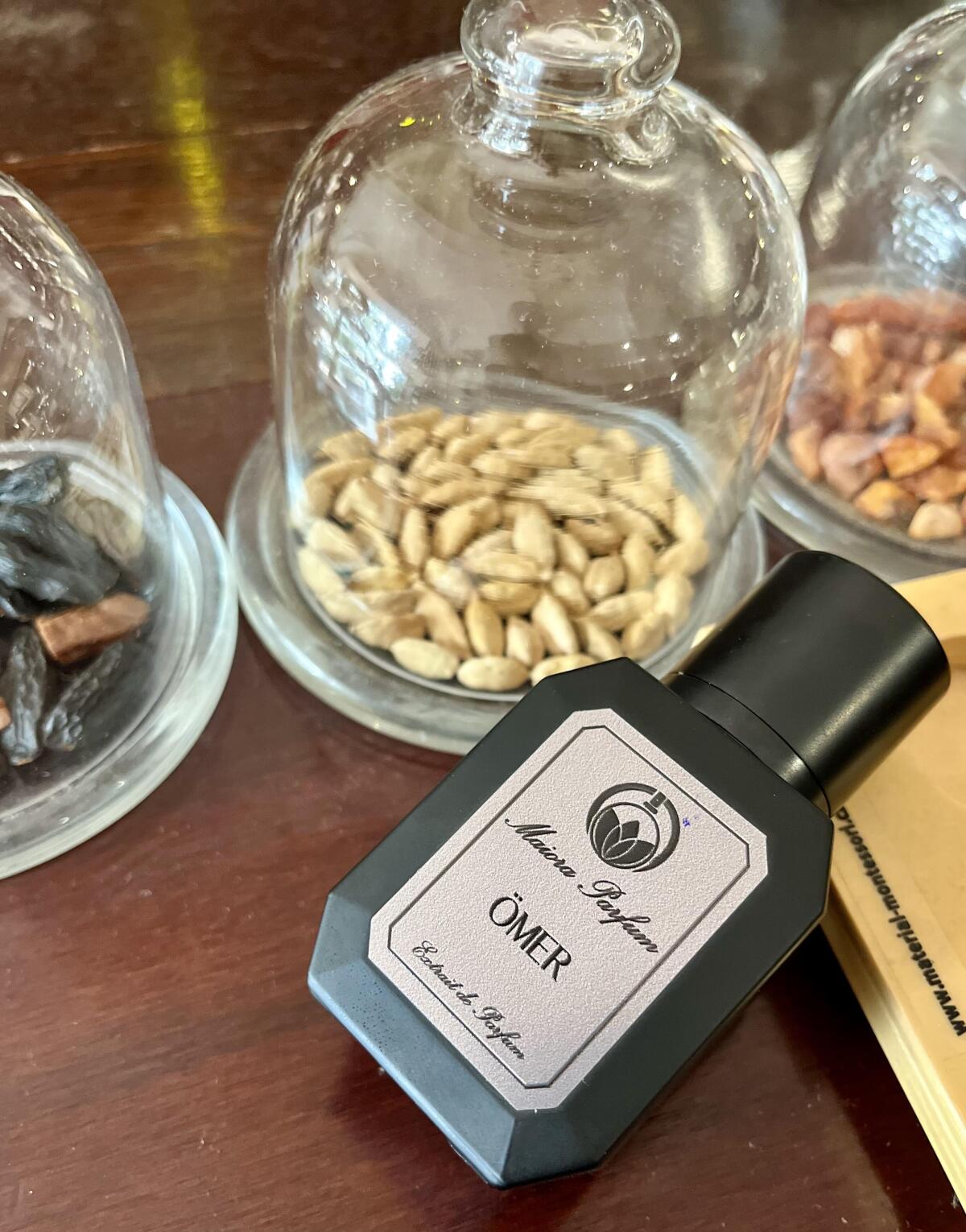 عطر ادکلن اومر مایورا پارفوم - Ömer Maiora Parfum - بررسی، قیمت و خرید