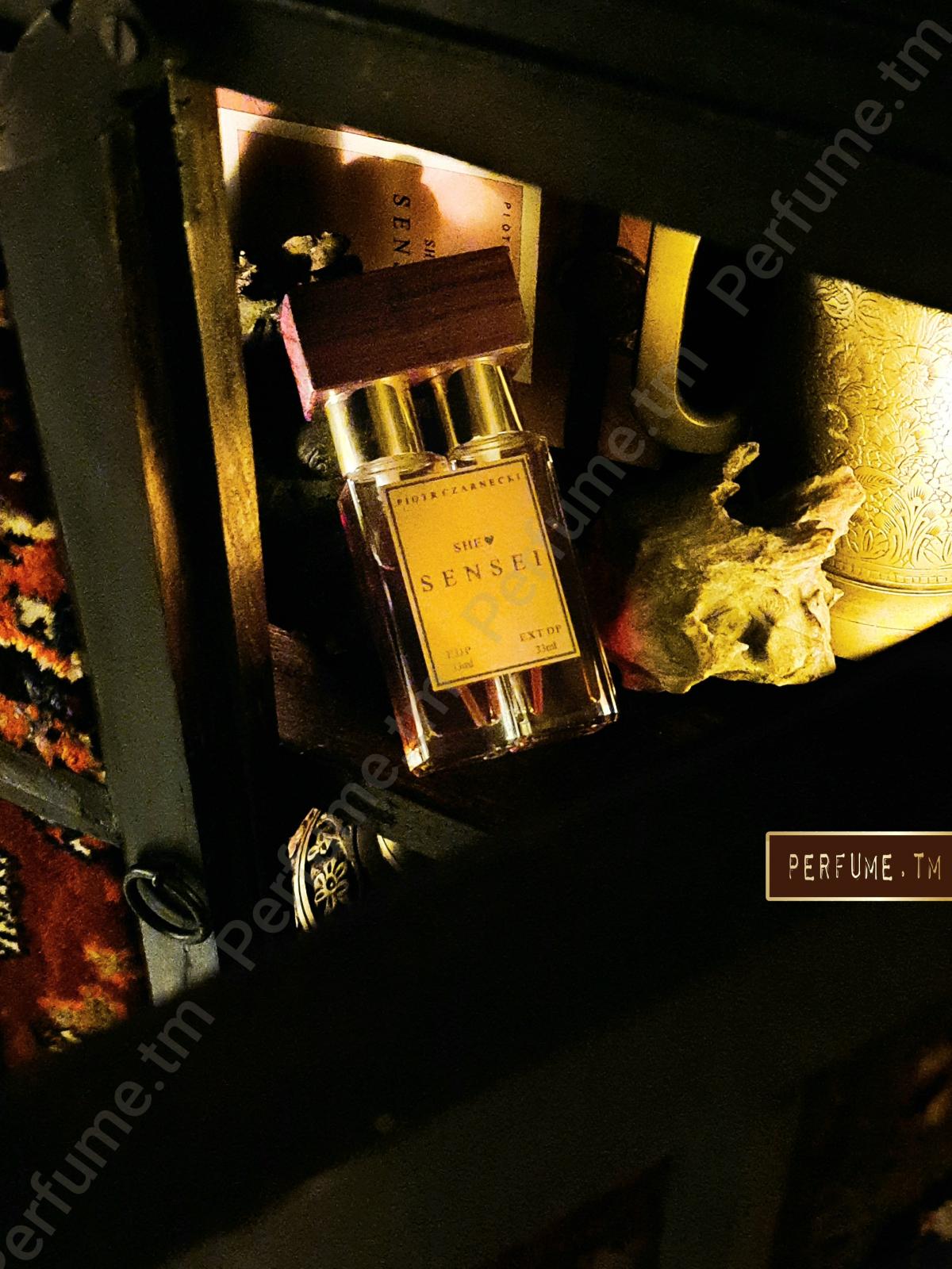 عطر ادکلن شی شیهان پیوتر چارنکی - She Shihan (She Sensei) Piotr Czarnecki - بررسی، قیمت و خرید