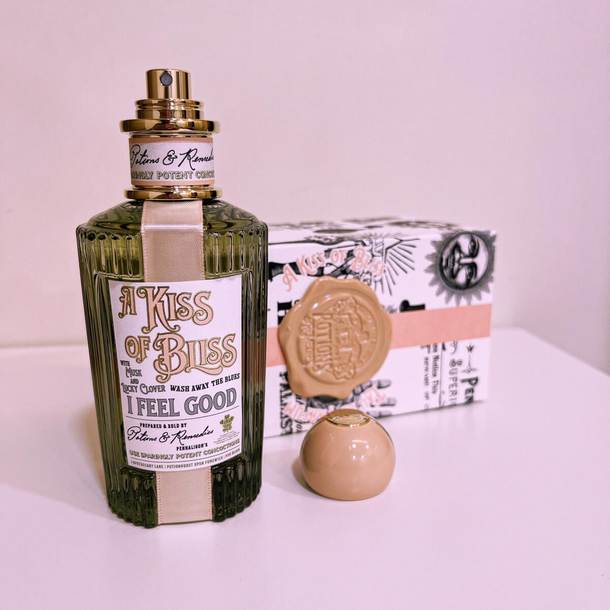 عطر ادکلن ا کیـس آو بلیـس پن‌هالیگانز - A Kiss Of Bliss Penhaligon's - بررسی، قیمت و خرید