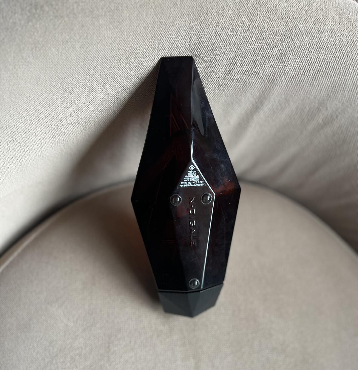 عطر ادکلن پین د کَلانک ن سیگال - Pin des Calanques N-Cigale - بررسی، قیمت و خرید