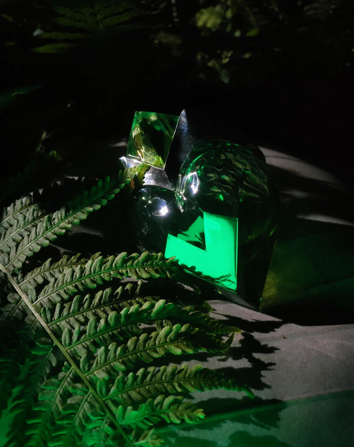 عطر ادکلن اُرا موگلر ا دو تویلت ماگلر - Aura Mugler Eau de Toilette Mugler - بررسی، قیمت و خرید