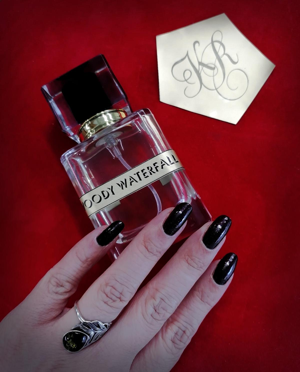 عطر ادکلن وودی واترفال کامیلا رابینسون - Woody waterfall (Древесный водопад) Kamila Robinson - بررسی، قیمت و خرید