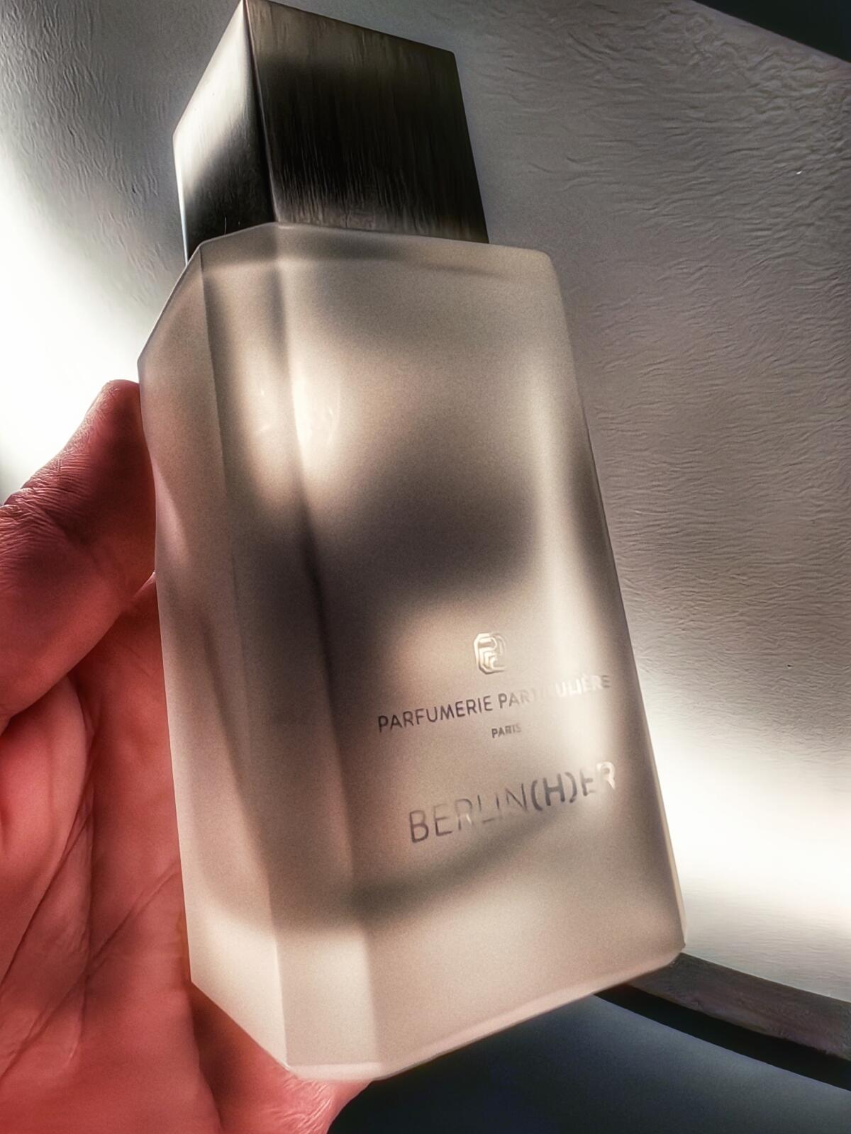 عطر ادکلن برلینر پرفیومری پارتی‌کولیه - Berlin(h)er Parfumerie Particulière - بررسی، قیمت و خرید