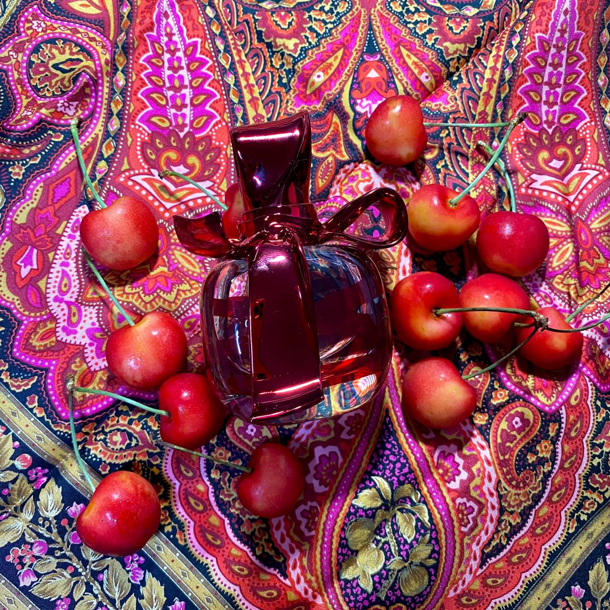 عطر ادکلن ریچی ریچی دنسیگ ریبون نینا ریچی - Ricci Ricci Dancing Ribbon Nina Ricci - بررسی، قیمت و خرید