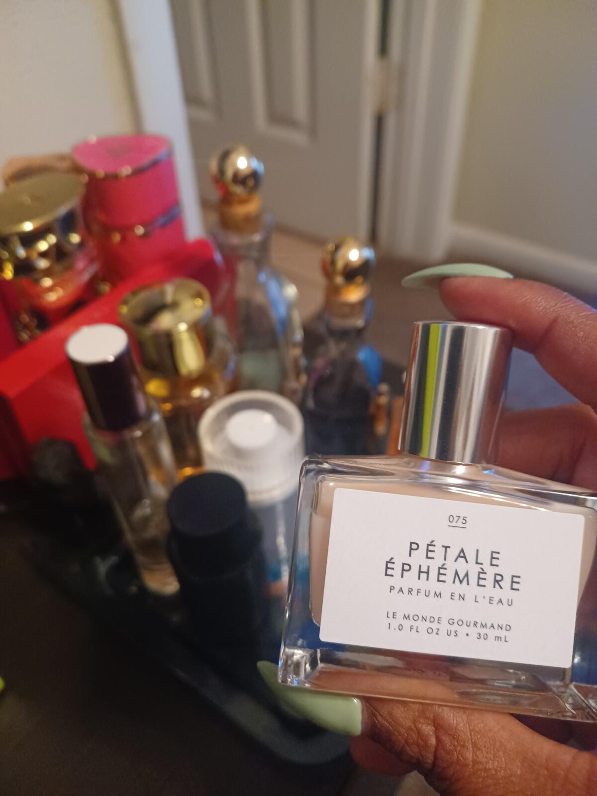 عطر ادکلن پتال افمر لوموند گورمان - Pétale Éphémère Le Monde Gourmand - بررسی، قیمت و خرید