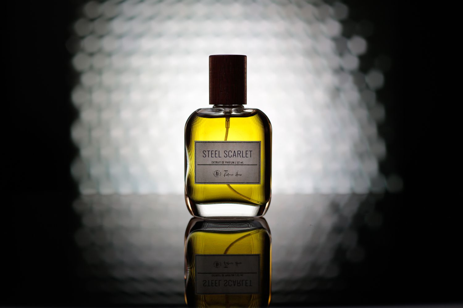 عطر ادکلن استیل اسکارلت پرفیومز کارمیک هیوز - Steel Scarlet Parfums Karmic Hues - بررسی، قیمت و خرید