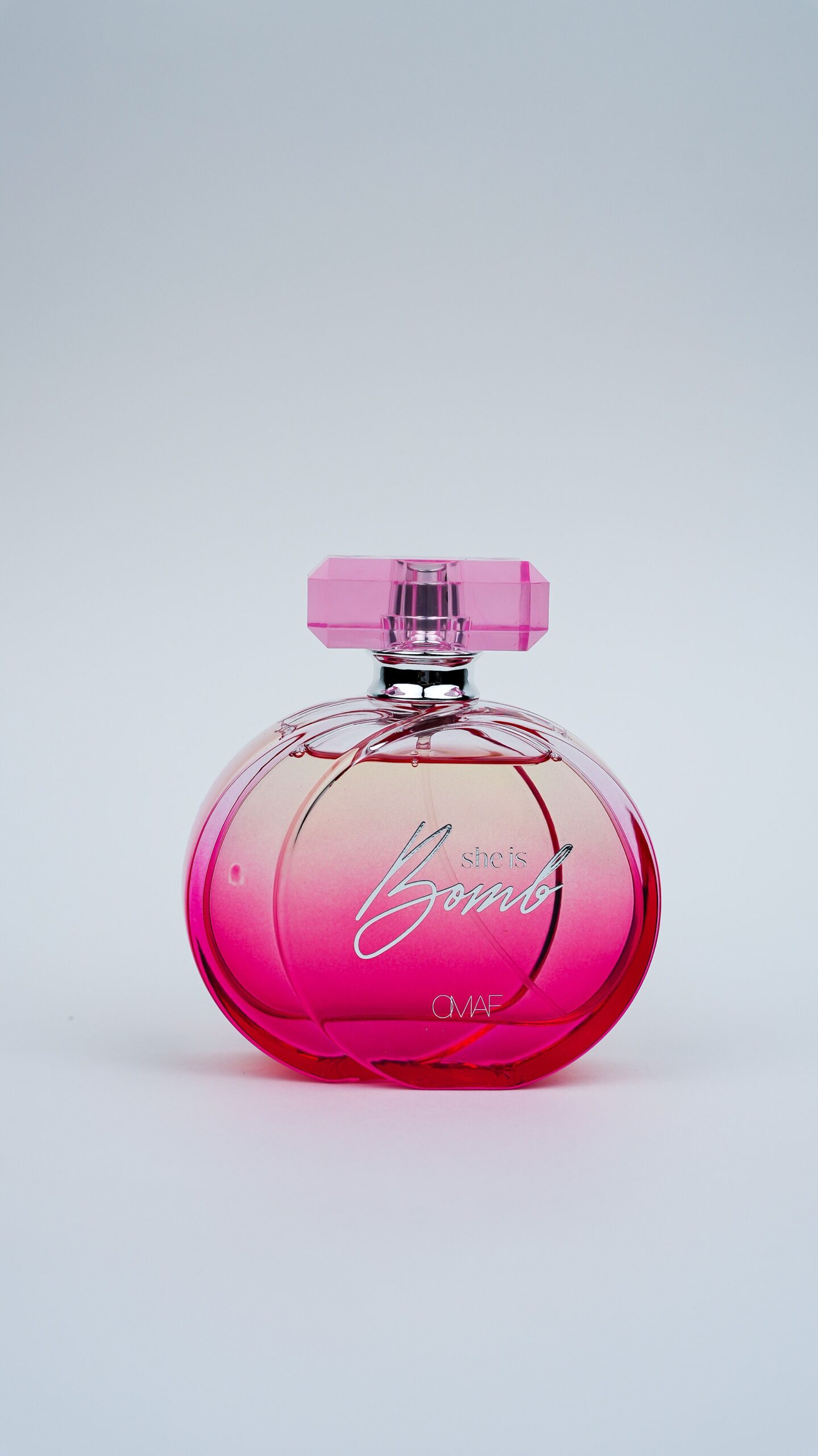 عطر ادکلن شی ایز بامب اُماف - She is Bomb OMAF - بررسی، قیمت و خرید