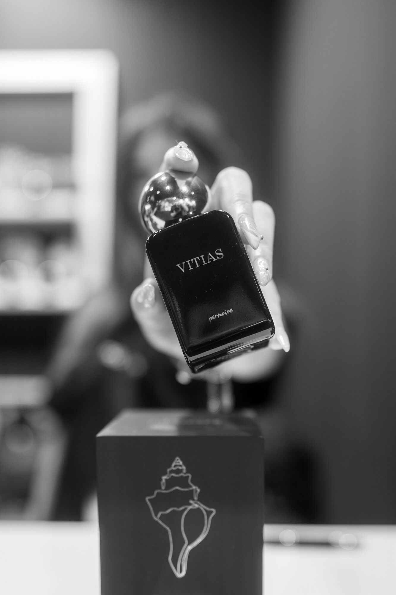 عطر ادکلن ویتایس پِرنُوآر - Vitias Pernoire - بررسی، قیمت و خرید