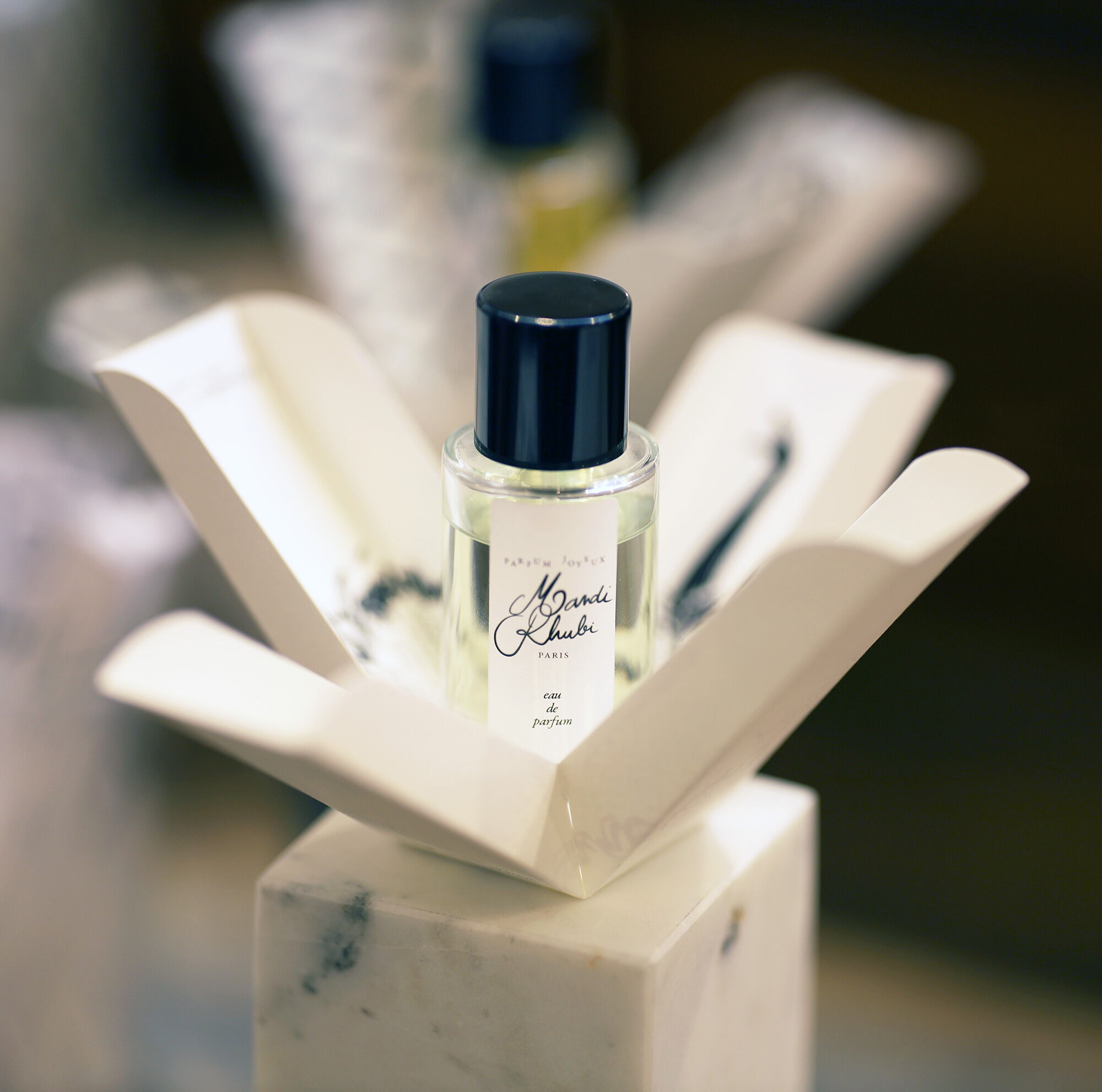 عطر ادکلن ماندی روبی ایزابل لاریگنون - Mandi Rhubi Isabelle Larignon - بررسی، قیمت و خرید