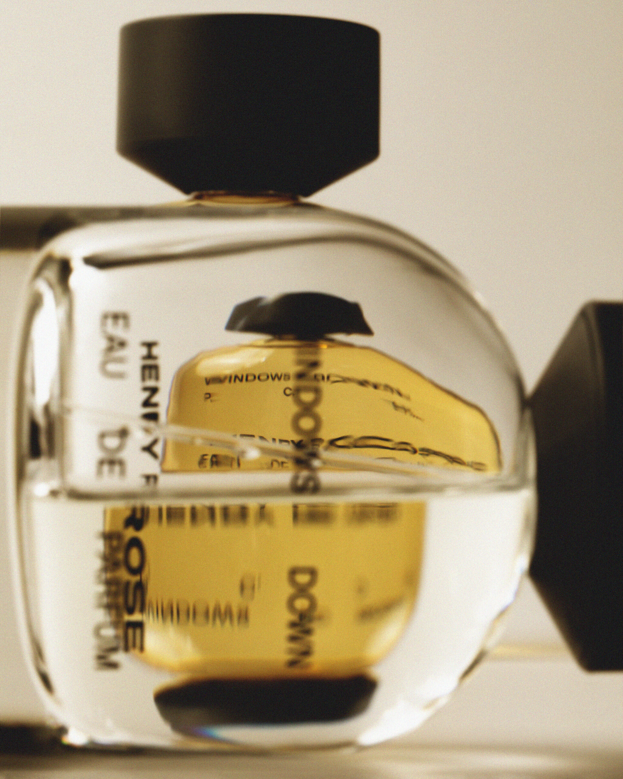 عطر ادکلن ویندوز داون پی سی اچ هنری رز - Windows Down P.C.H. Henry Rose - بررسی، قیمت و خرید