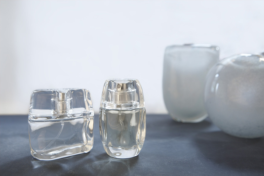 عطر ادکلن فم نیکول فارحی - Femme Nicole Farhi - بررسی، قیمت و خرید