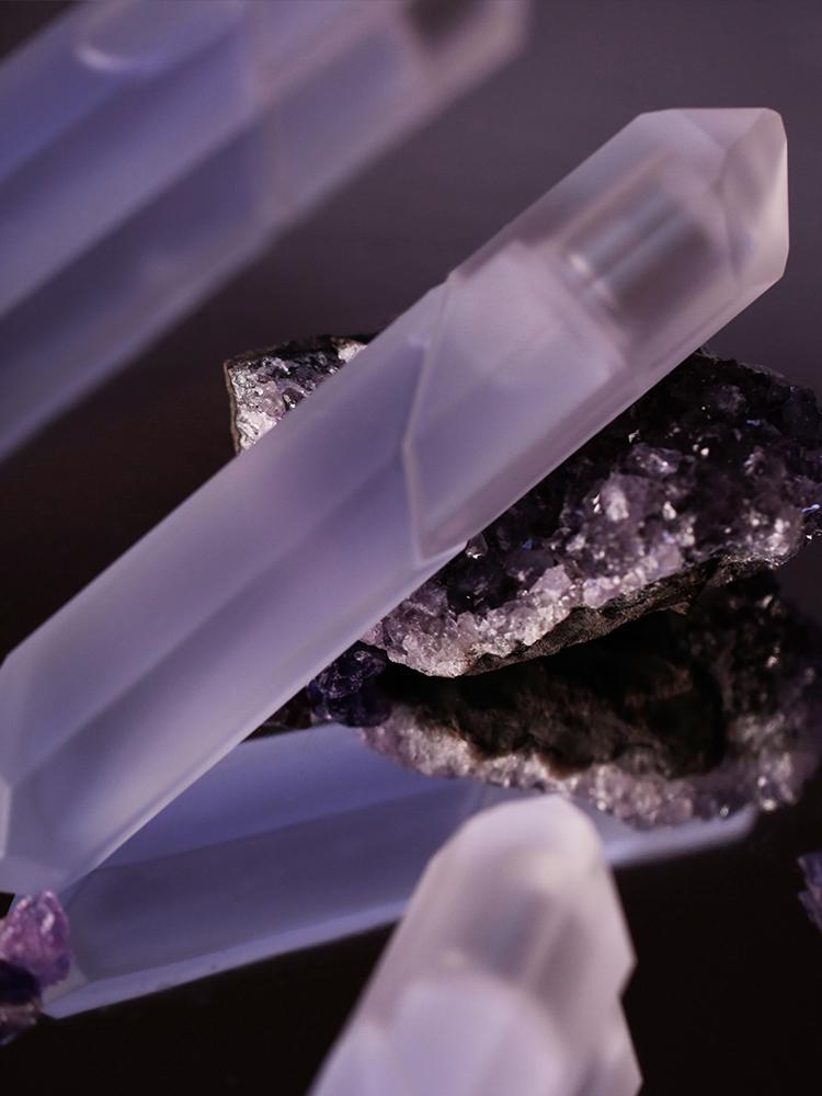 عطر ادکلن کریستال ویولت ماسک کِی‌کِی‌دابْل‌یو فریگْرَنْس - Crystal Violet Musk KKW Fragrance - بررسی، قیمت و خرید