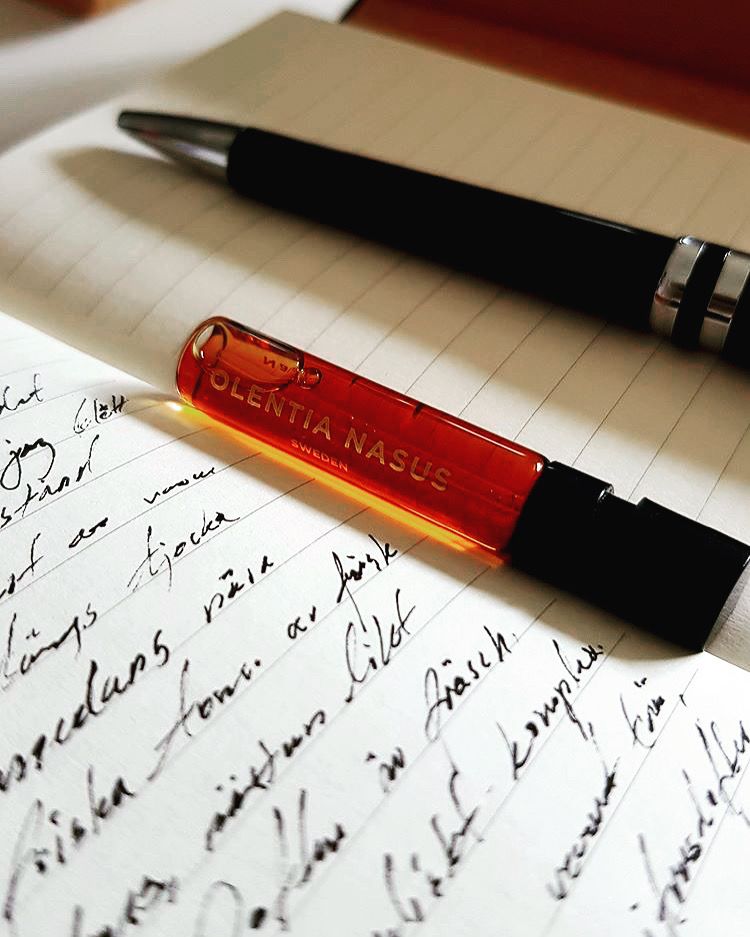 عطر ادکلن رویال بلو اولنتیا ناسوس - Royal Blue Olentia Nasus - بررسی، قیمت و خرید