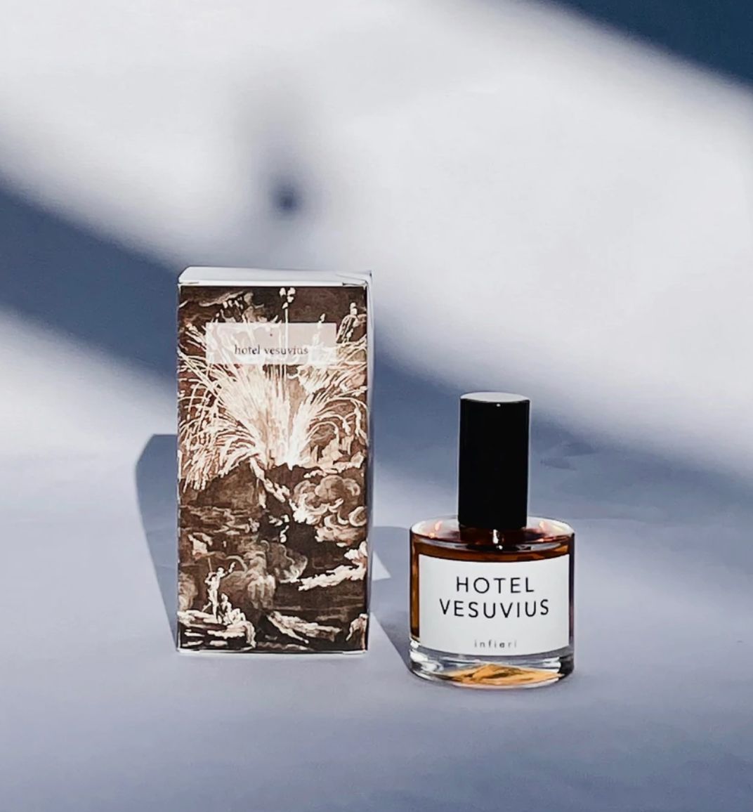 عطر ادکلن هتل وزوویوس این فیری - Hotel Vesuvius In Fieri - بررسی، قیمت و خرید