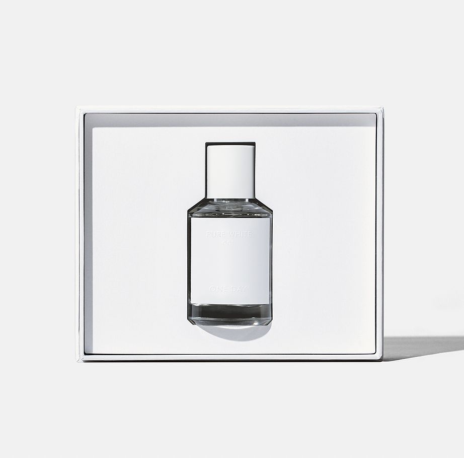 عطر ادکلن زیرو زیرو وان پیور وایت وان دی - 001 Pure White One Day - بررسی، قیمت و خرید