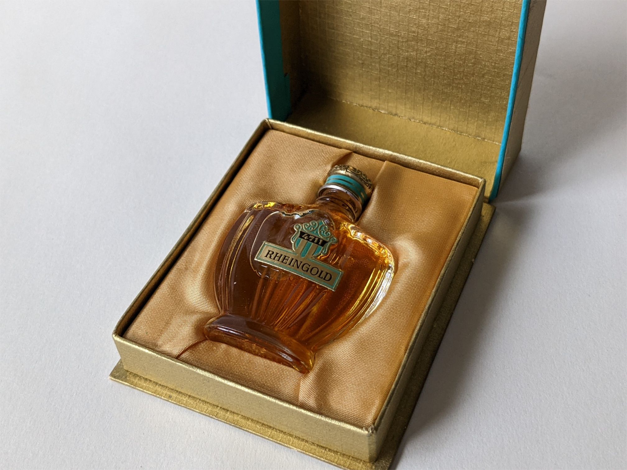 عطر ادکلن راین‌گلد مولهنس - Rheingold Muelhens - بررسی، قیمت و خرید