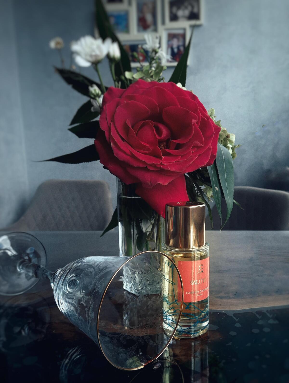 عطر ادکلن سَلوت پرفیوم د امپایر - Salute Parfum d'Empire - بررسی، قیمت و خرید