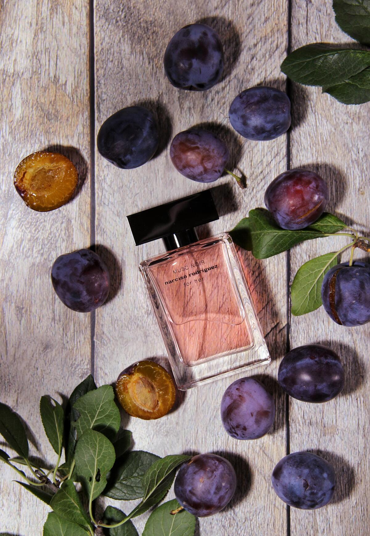 عطر ادکلن ماسک نوار فور هر نارسیزو رودریگز - Musc Noir For Her Narciso Rodriguez - بررسی، قیمت و خرید