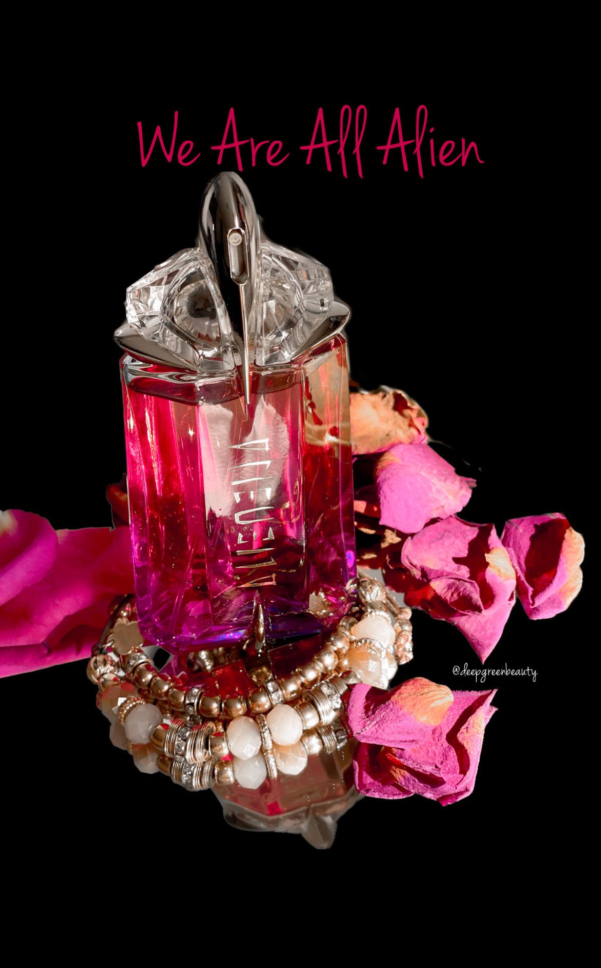 عطر ادکلن اِیلیِن وی آر آل اِیلیِن کالِکتِر اِدیشِن موگلر - Alien We Are All Alien Collector Edition Mugler - بررسی، قیمت و خرید