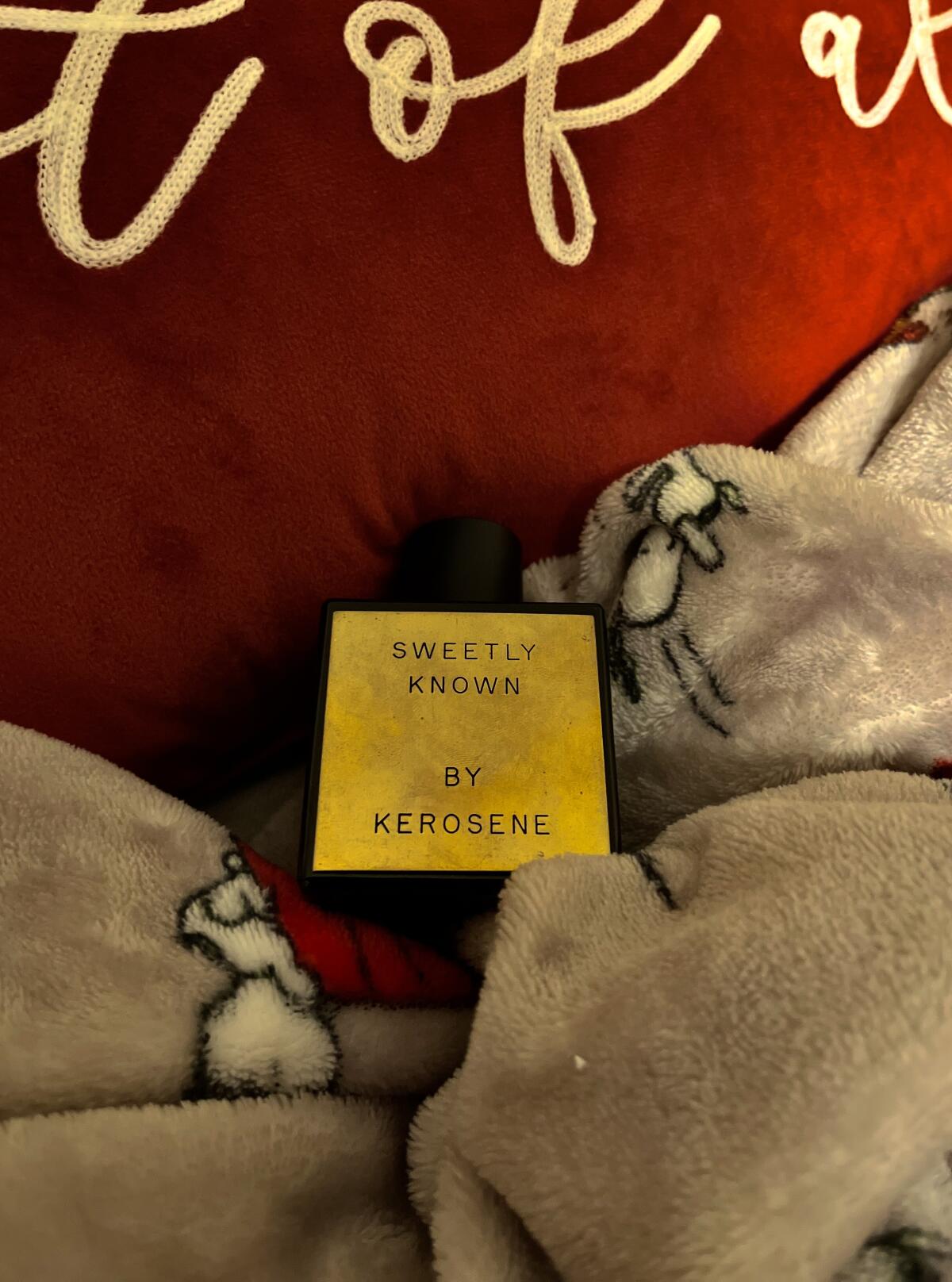 عطر ادکلن سوییتلی نون کروزین - Sweetly Known Kerosene - بررسی، قیمت و خرید