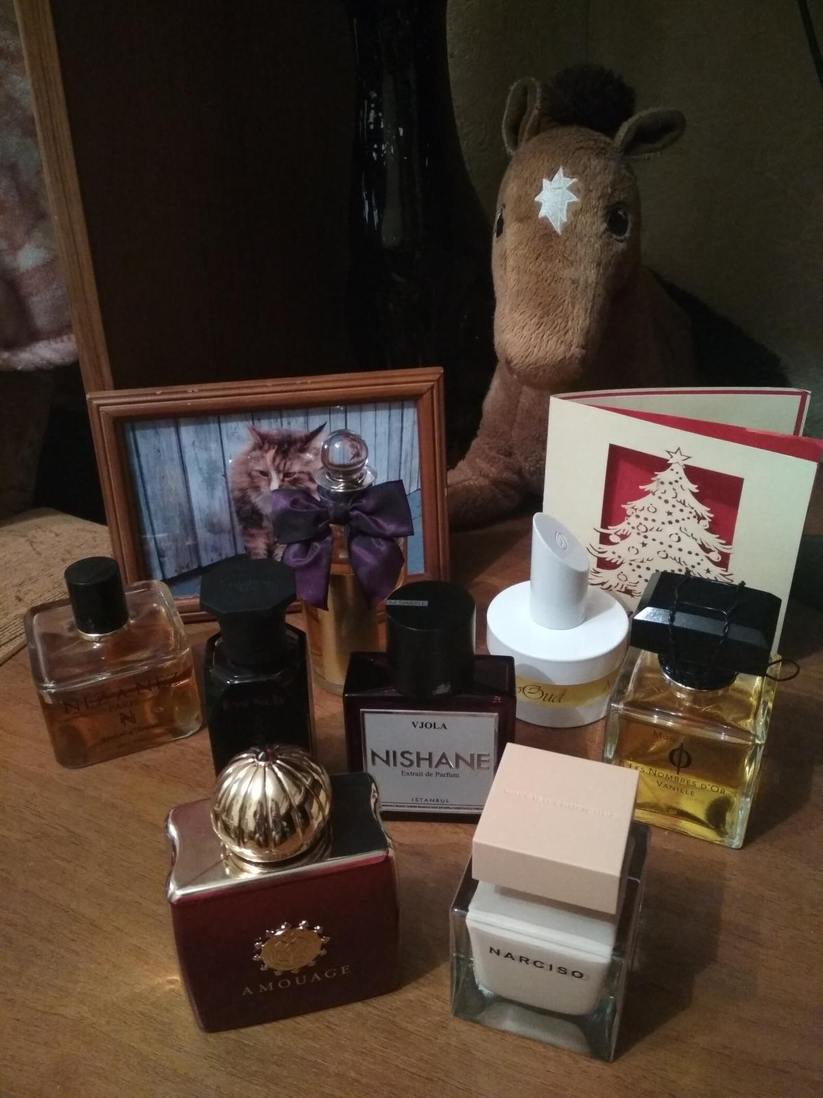 عطر ادکلن ایسابی لیس نوآر ایزابی - Isabey Lys Noir Isabey - بررسی، قیمت و خرید