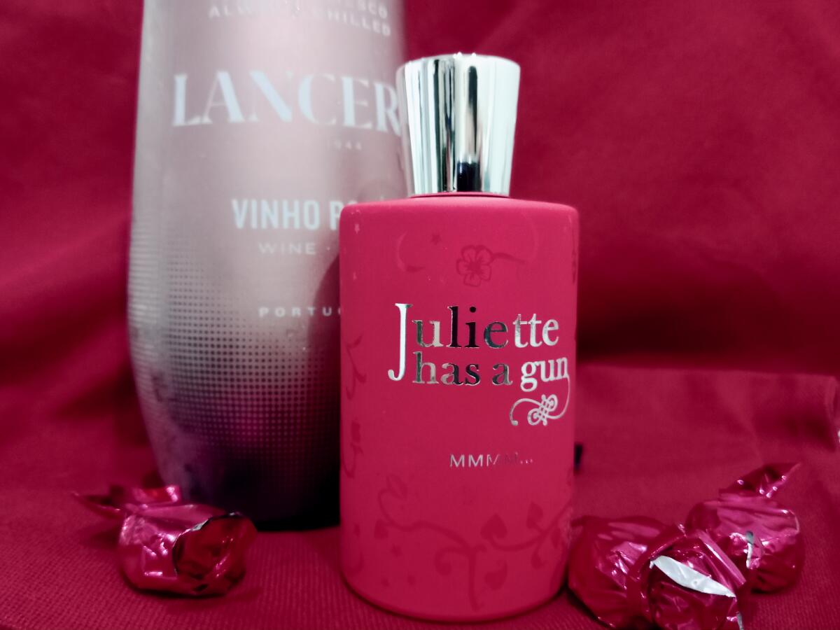 عطر ادکلن اممم ژولیت هز اِ گان - Mmmm... Juliette Has A Gun - بررسی، قیمت و خرید