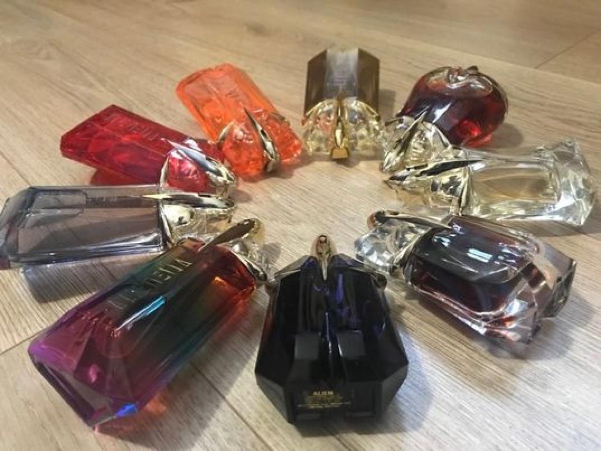 عطر ادکلن اِیلیِن وی آر آل اِیلیِن کالِکتِر اِدیشِن موگلر - Alien We Are All Alien Collector Edition Mugler - بررسی، قیمت و خرید