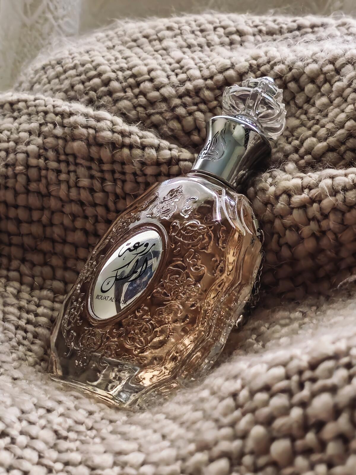 عطر ادکلن روات المسک لتافا پرفیومز - Rouat Al Musk Lattafa Perfumes - بررسی، قیمت و خرید