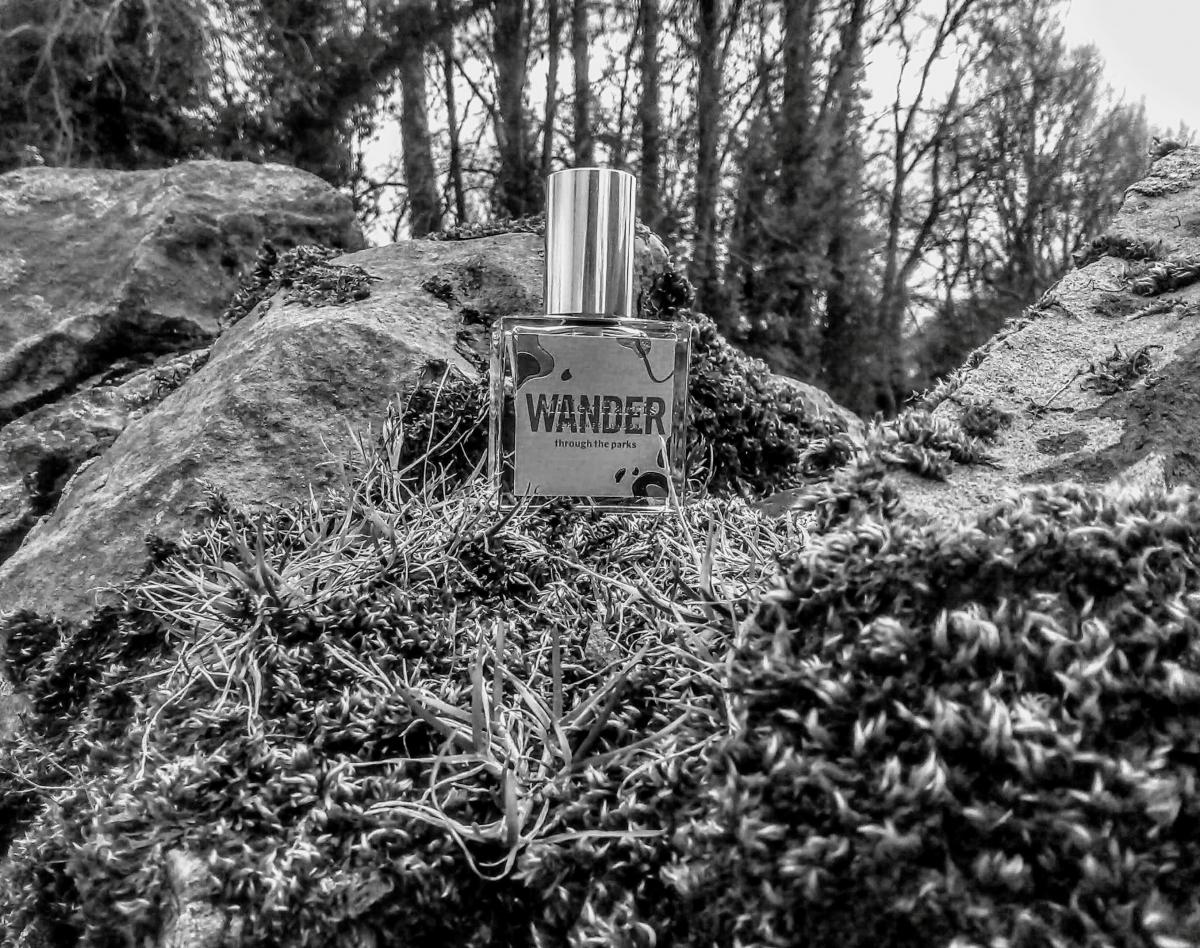 عطر ادکلن واندر ترو د پارکس میلر هریس - Wander Through The Parks Miller Harris - بررسی، قیمت و خرید