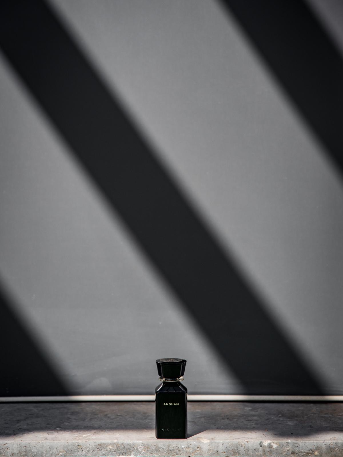 عطر ادکلن انغام اومان لاکچری - Angham Omanluxury - بررسی، قیمت و خرید