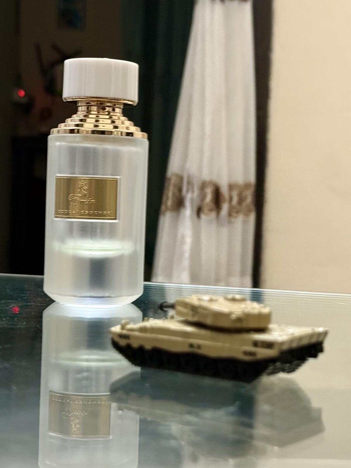 عطر ادکلن امیر سدرت اسنس پاریس کورنر - Emir Cedrat Essence PARIS CORNER - بررسی، قیمت و خرید