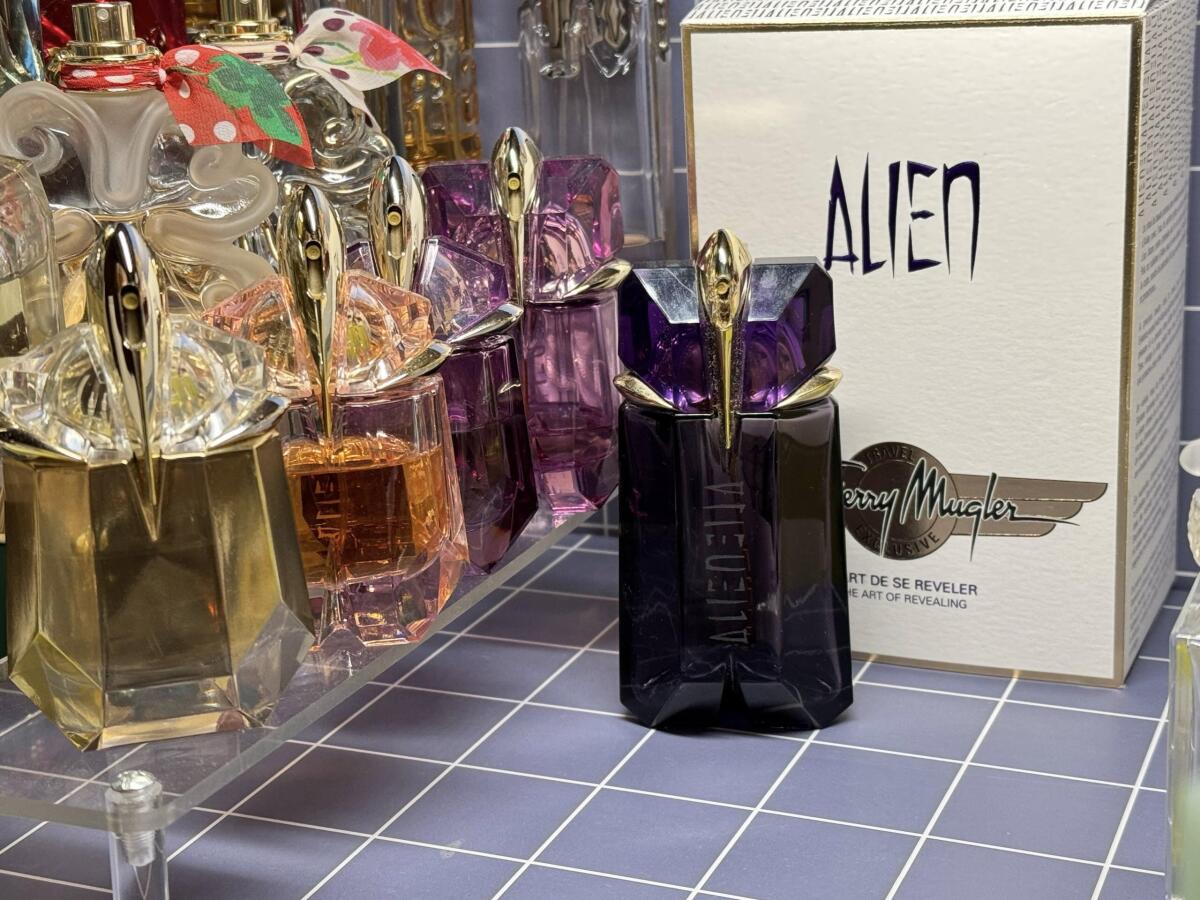 عطر ادکلن اِیلیِن فِلورا فیوچِرا موگلر - Alien Flora Futura Mugler - بررسی، قیمت و خرید